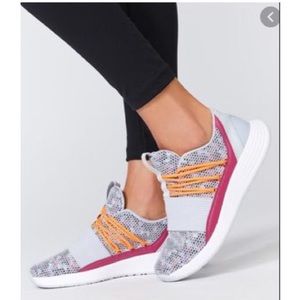 NEW Under Armour BREATHE LACE TRAINING SHO…